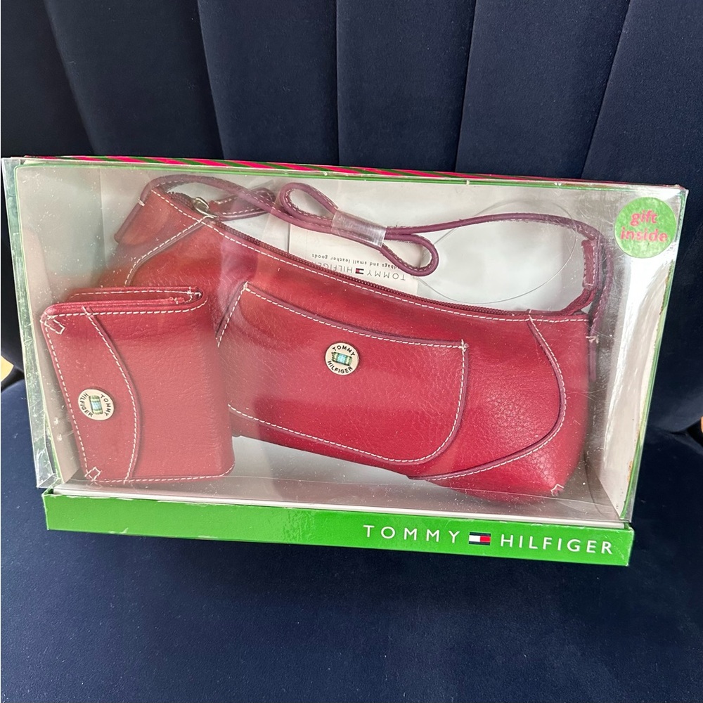 •NEW•  Tommy Hilfiger Purse Gift Set